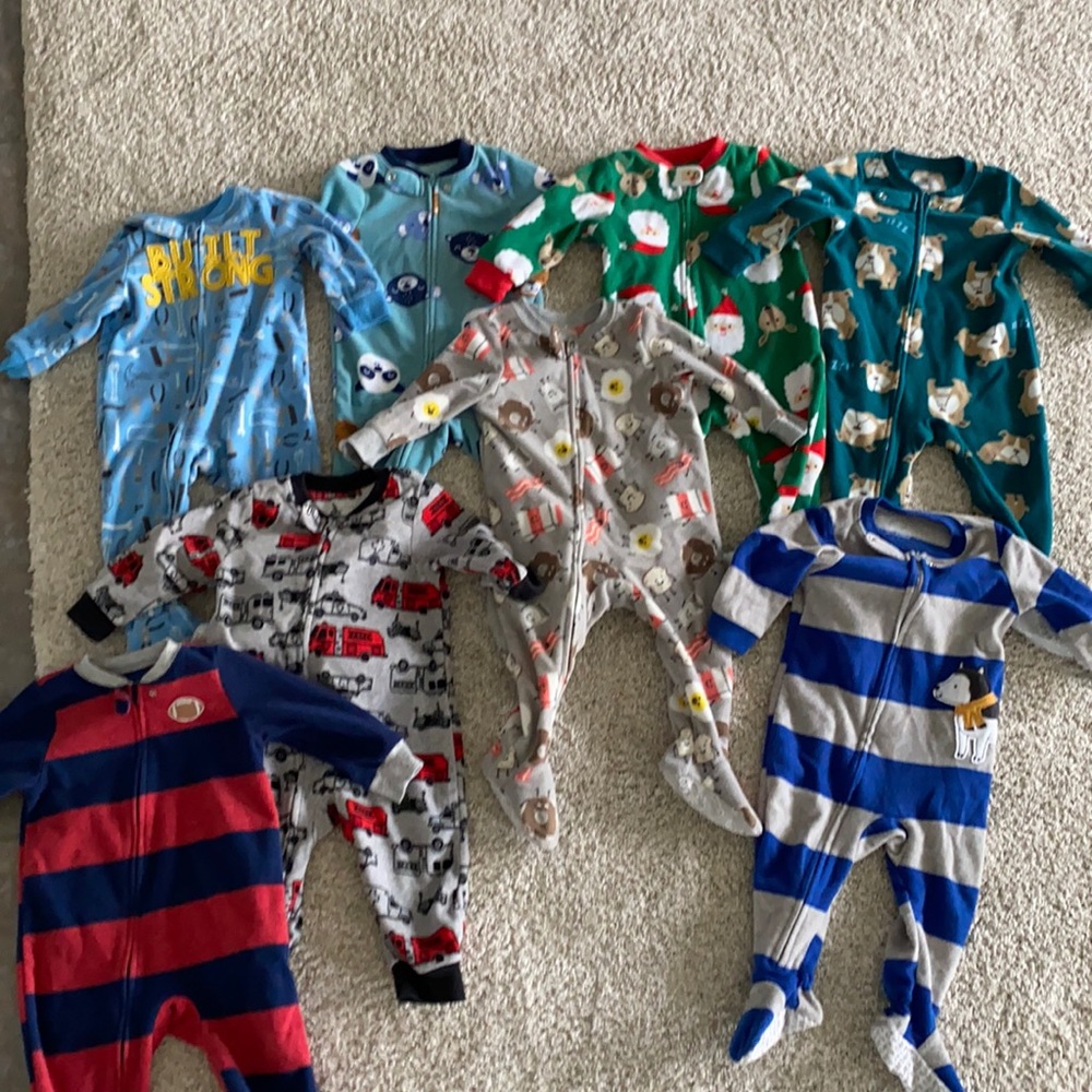 8 fleece baby pjs- 12 months - Carter’s
